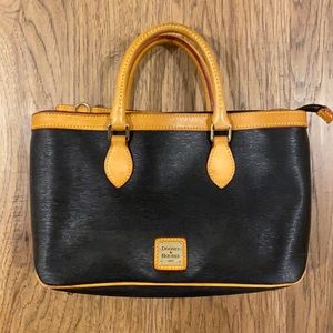 Dooney and Burke purse excellent condition